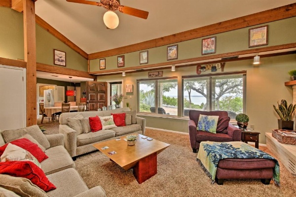 Canyon Lake Home w/Yard- .5 Mi To Boat Launch image 10